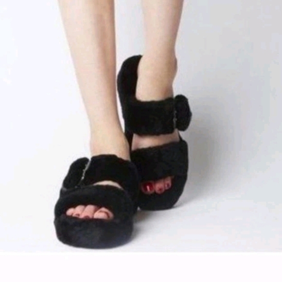 Koolaburra by Ugg Womens Black Fuzz Yeah Slippers 7 - Picture 1 of 10